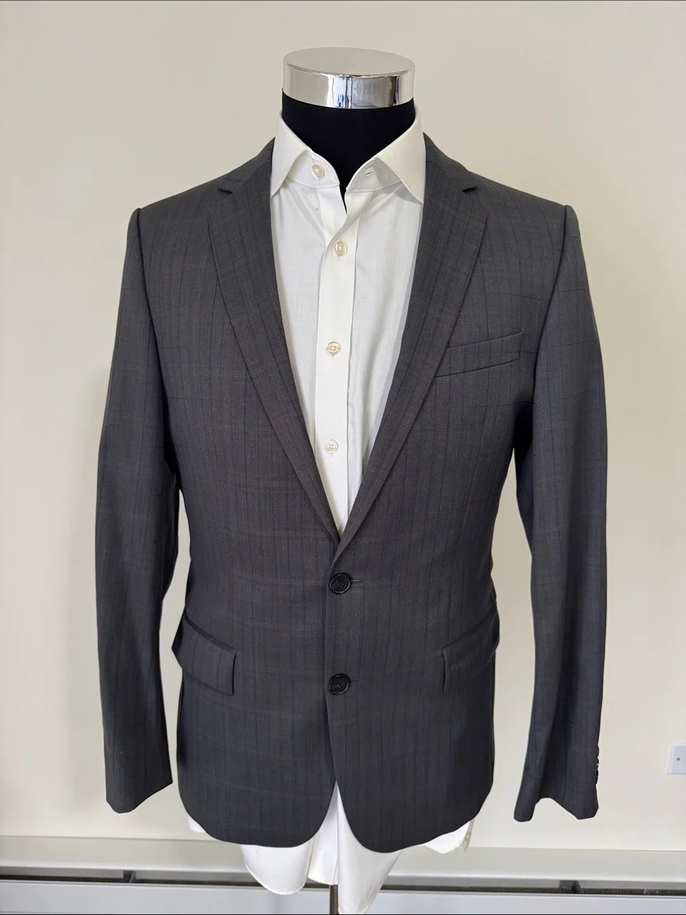 Hugo Boss mens 38R grey plaid 100% wool 2-button slim fit sport coat EUC